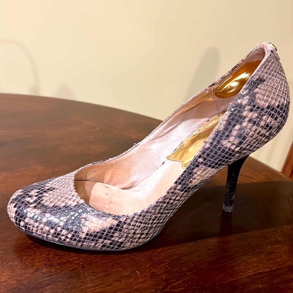 Michael Kors Snakeskin print black/tan leather pumps